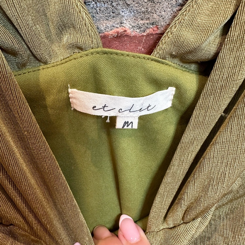 Et Clet Sage Plunge Neck Crop Top - Picture 2 of 4